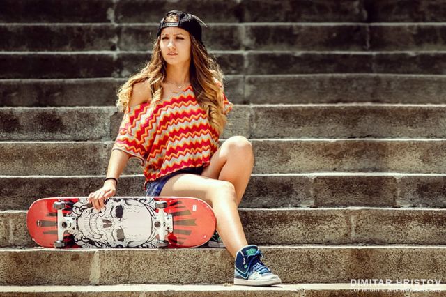 92998_girl-with-skateboard-sitting-on-the-stairs_by_54ka.jpg